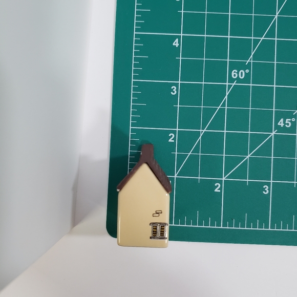 Wade England Figurines Whimsey on Why Broomshaw Cottage #21 - Picture 11 of 11